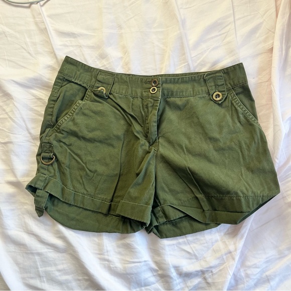 Unbranded Military Green Women's Shorts - Size 6 with buckles - Picture 4 of 4
